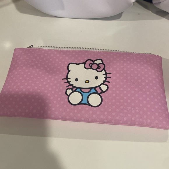 Hello Kitty set of 4 makeup bags - Picture 4 of 5